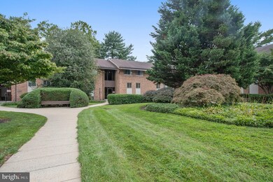 18607 Walkers Choice Rd unit 3, Montgomery Village, MD 20886 - photo 2