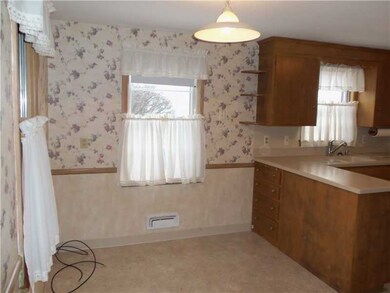 7 Weldon St, Pawtucket, RI 02861 - photo 6