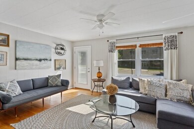 02_127NBerrien_10001_LivingRoom_LowRes