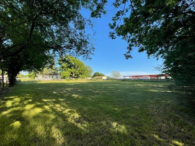 000 W Bond, Denison, TX 75020 - photo 2