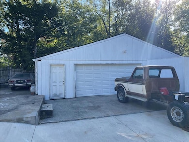 306 E Kay St, Lansing, KS 66043 - photo 3