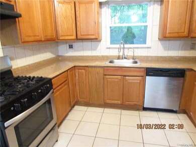 82 Laurel Place unit 1, Yonkers, NY 10704 - photo 3