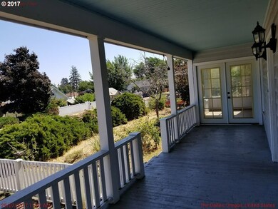 610 E 12th St, the Dalles, OR 97058 - photo 3