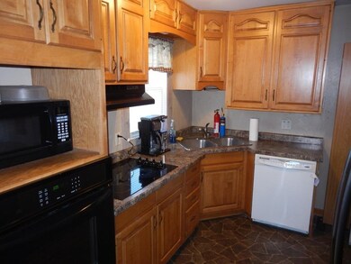 808 E 13th St N, Newton, IA 50208 - photo 5