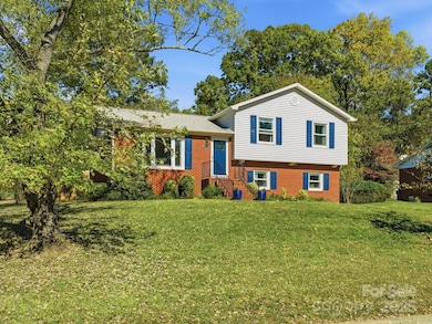 7148 Sherbourne Dr, Charlotte, NC 28210 - photo 2