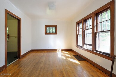 924 W. Vine-6