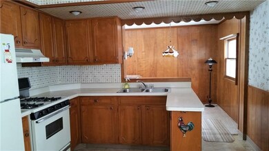 2836 Wellington Rd, Erie, PA 16506 - photo 2