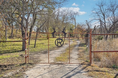 230 Cade Loop unit 28,29, Ingram, TX 78025 - photo 3