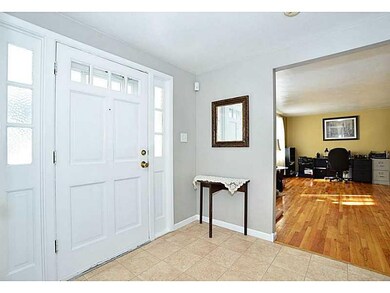 Entry/Foyer.