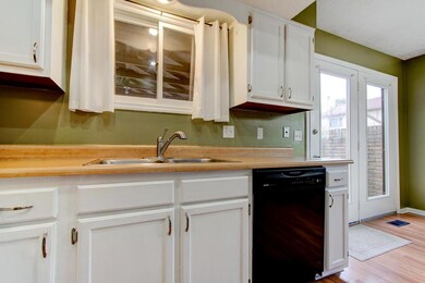 5271 Greensedge Way ~ Eat-in Kitchen