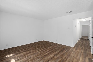 617 Hallvale Dr, Fort Worth, TX 76108 - photo 3