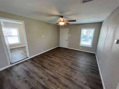 718 Shawnee Trace, Grand Prairie, TX 75051 - photo 3