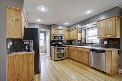 15416 Maple St, Overland Park, KS 66223 - photo 6