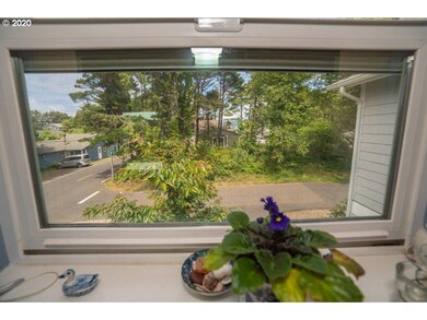 1012 SW 11th St, Lincoln City, OR 97367 - photo 5