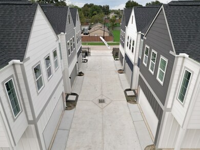 412 E Neyland St unit J, Houston, TX 77022 - photo 3