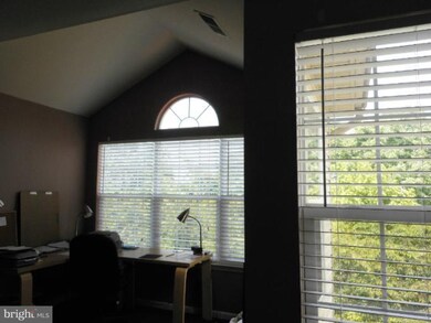 10298 Butternut Cir, Manassas, VA 20110 - photo 2