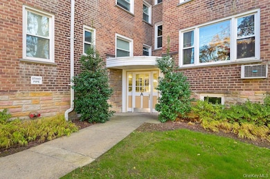 Glen Manor unit 2G, New Rochelle, NY 10805 - photo 3