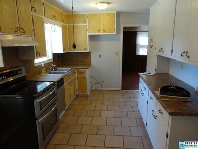 583 Karey Dr, Center Point, AL 35215 - photo 4