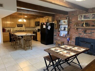 Kitchen / Dining Area