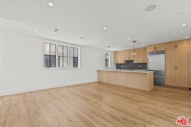 14535 Killion St, Sherman Oaks, CA 91411 - photo 2