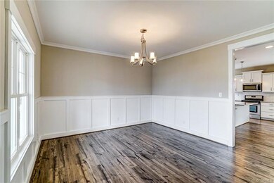 Dinning room with crown molding and chair railing