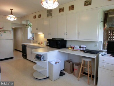 633 Ferne Blvd, Drexel Hill, PA 19026 - photo 5