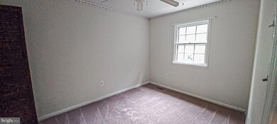 1950 Mayflower Dr, Woodbridge, VA 22192 - photo 7