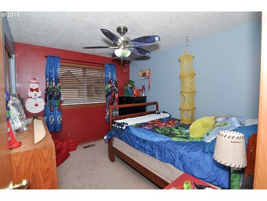 201 E 16th St, Lafayette, OR 97127 - photo 4