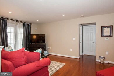 4151 S Four Mile Run Dr unit 201, Arlington, VA 22204 - photo 3