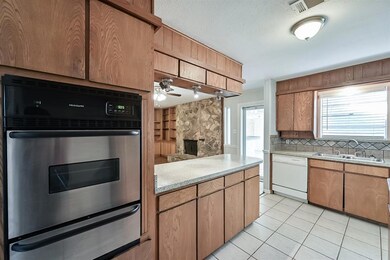 849 Edgehill Dr, Hurst, TX 76053 - photo 6