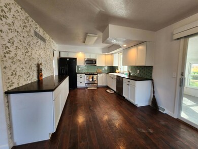 211 S Waterman St, Sutherland, IA 51058 - photo 3