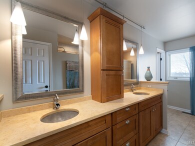 1536 Alan Rd, Naperville, IL 60564 - photo 2