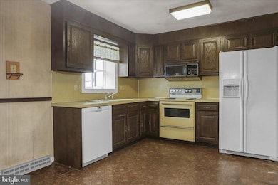 515 Lyman Ave, Womelsdorf, PA 19567 - photo 5