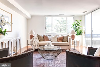 4936 Sentinel Dr unit 302, Bethesda, MD 20816 - photo 2