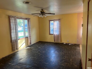 7425 N Oak St, Davenport, IA 52806 - photo 7