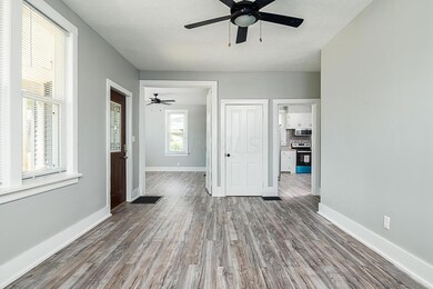 VBV_1028-Edit_312_W_CHARLES_ST_LR