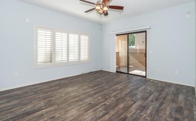 004_Living Room