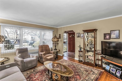 78-37 267th St, Glen Oaks, NY 11004 - photo 5