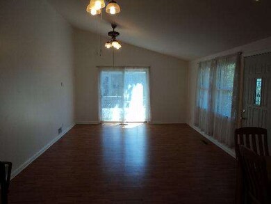 324 Delaware St, Carpentersville, IL 60110 - photo 6