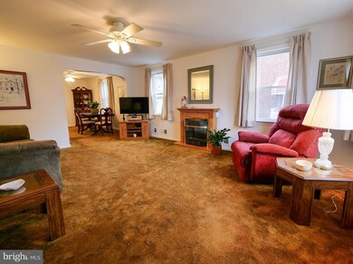 212 Evergreen Ave, Folsom, PA 19033 - photo 4