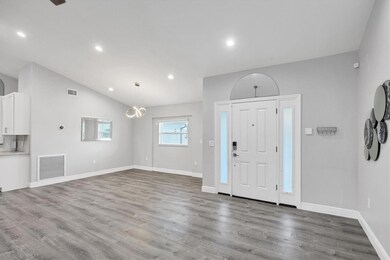 618 Eastpointe Ct, Sarasota, FL 34232 - photo 5