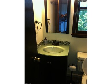 Newly renovated 1st floor FULL bath!