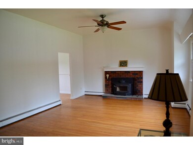 2213 Carol Ln, Norristown, PA 19401 - photo 6