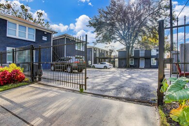 1009 Enid St unit 8, Houston, TX 77009 - photo 2