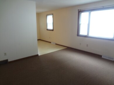 37 Greenwich St unit A, Ludlow, MA 01056 - photo 4