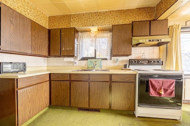 Main Level - Kitchen