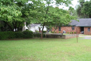 422 Lumpkin St, Albany, GA 31705 - photo 2