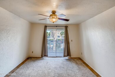 5-658762821-07 Living Room