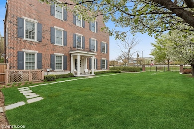 847 N Mckinley Rd, Lake Forest, IL 60045 - photo 2