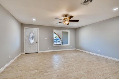 Another F-004-002-Living Ro-MLS_Size